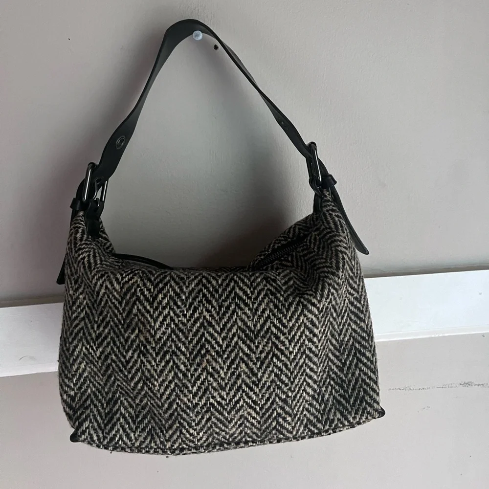Banana Republic Black and Cream Hobo Bag